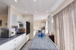 4 Bedroom Property for Sale in Paradise Beach Eastern Cape